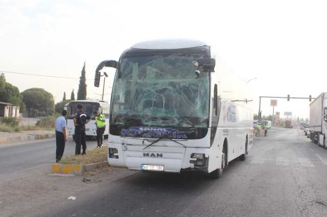 Manisa'da otobüs ve minibüs çarpıştı: 11 yaralı