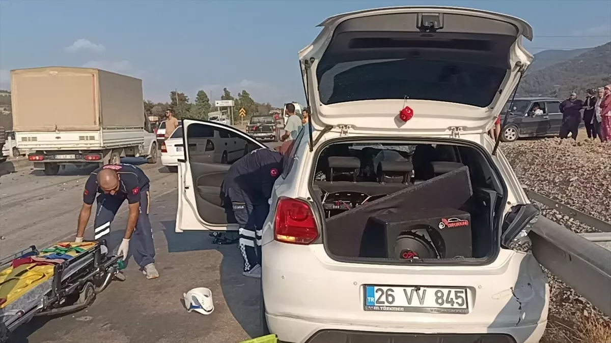 Osmaniye'de Otomobil Çarpışması: 4 Yaralı
