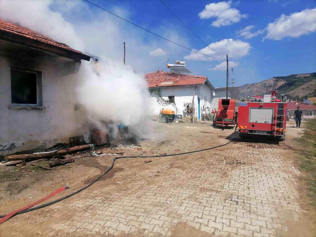 Çorum İskilip'te Mutfak Tüpü Patlaması Sonucu Yangın Çıktı
