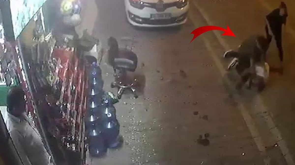 Telefonla aradığı kadını rahatsız eden adama uçan tekmeli dayak kamerada