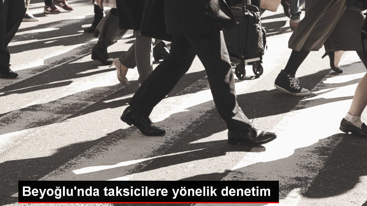 Beyoğlu'nda polis, taksi şoförlerine yönelik denetim yaptı