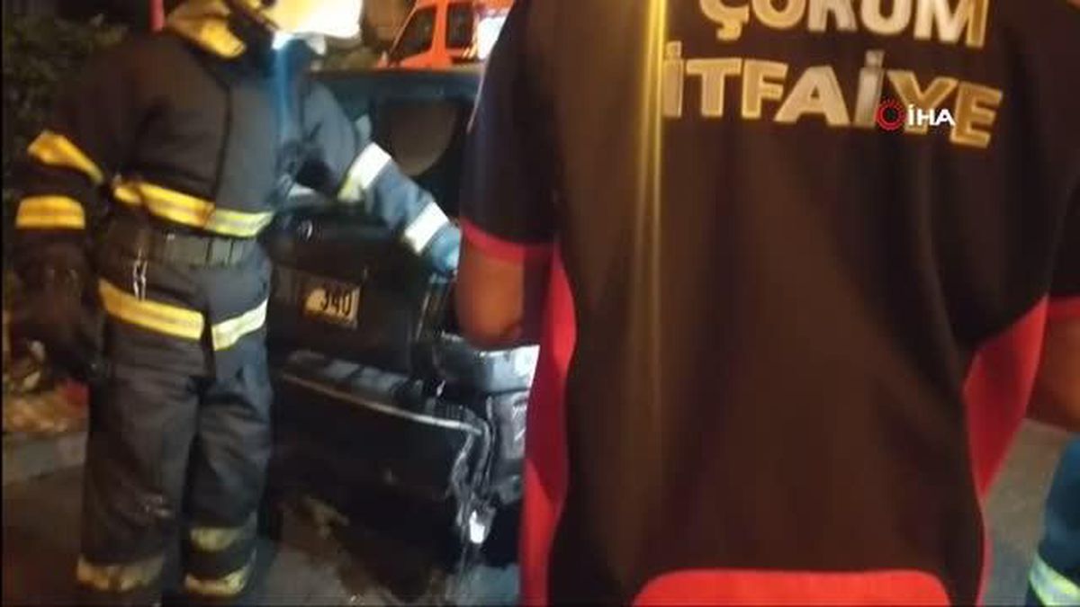 Çorum'da park halindeki otomobil yandı