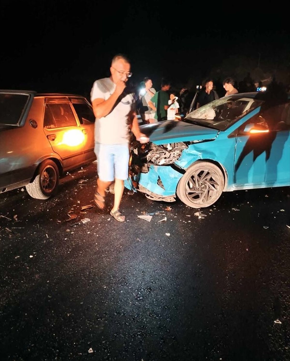 Finike'de 3 aracın karıştığı trafik kazasında 1 kişi yaralandı