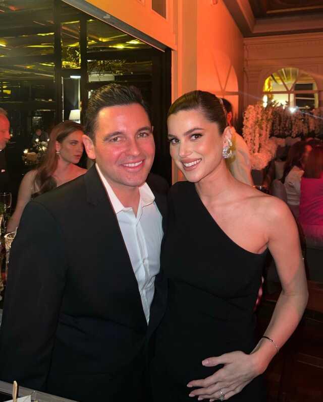 Hacı Sabancı'nın eşi Nazlı Sabancı, bebeğiyle ilk aile pozunu paylaştı Hacı Sabancı'nın eşi Nazlı Sabancı, bebeğiyle ilk aile pozunu paylaştı