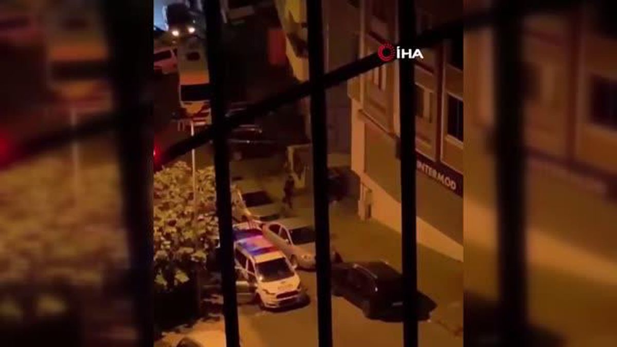 Kağıthane'de hareketli dakikalar: 2 polisin yaralandığı çatışma anı kameralara yansıdı