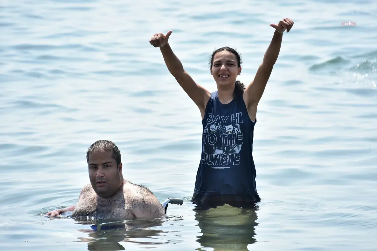 Kemalpaşa Belediyesi Mola Evi'nde Özel Gereksinimli Bireyler İçin Deniz Etkinlikleri