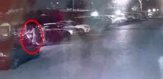 Öfkeli kadın, oğluyla oynamayan çocuğun boğazını sıktı! O anlar saniye saniye kamerada
