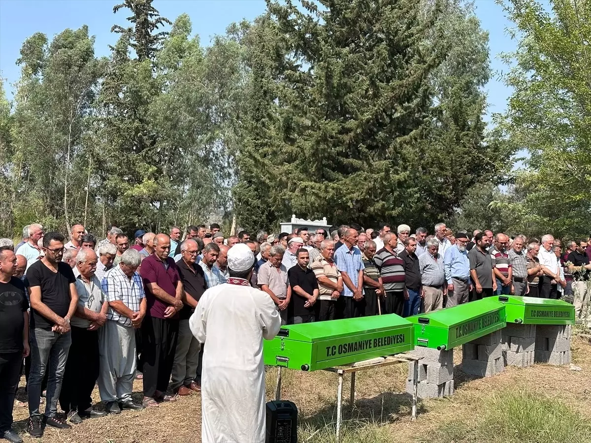 Osmaniye'de kaza sonucu hayatını kaybeden aile üyeleri son yolculuklarına uğurlandı