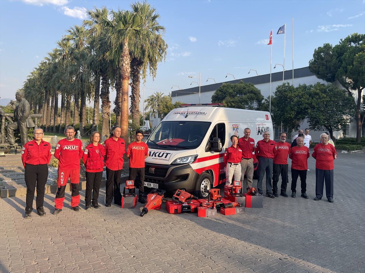 Rotary 2440. Bölge Federasyonu, AKUT'a minibüs ve arama kurtarma ekipmanları bağışladı