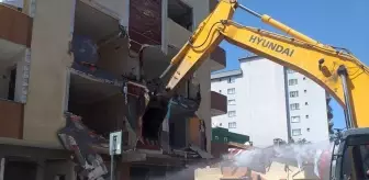 Tuzla'da riskli olduğu tespit edilen 2 binanın yıkımı gerçekleştirildi