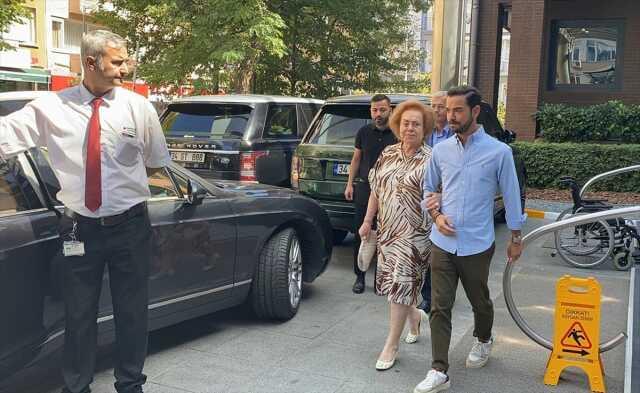 Hacı Sabancı, tekne kazası geçiren Ali Sabancı ve eşi hastanede ziyaret etti