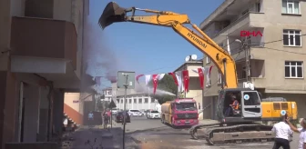 Tuzla'da Kentsel Dönüşüm Kapsamında İki Bina Yıkıldı