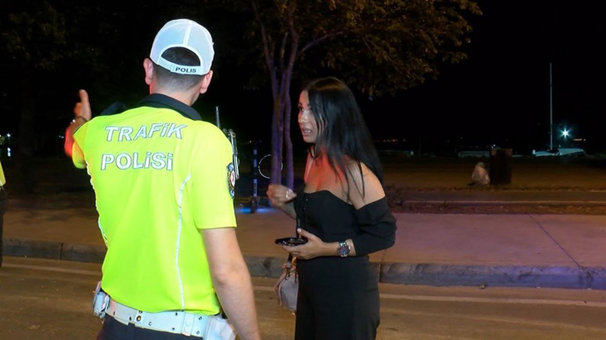 Kadın sürücü polisleri böyle tehdit etti: Şimdi ararım ve buraya yığarım