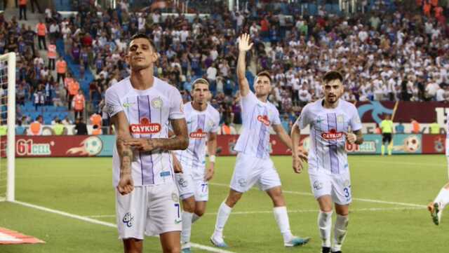 Karadeniz derbisi nefes kesti! Trabzonspor, 17 yıl sonra sahasında Çaykur Rizespor'a yenildi