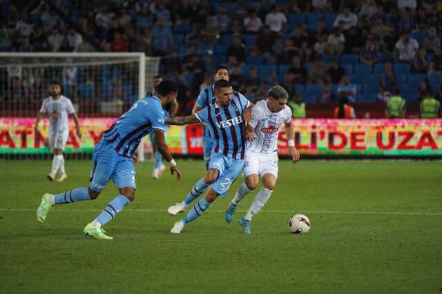 Karadeniz derbisi nefes kesti! Trabzonspor, 17 yıl sonra sahasında Çaykur Rizespor'a yenildi