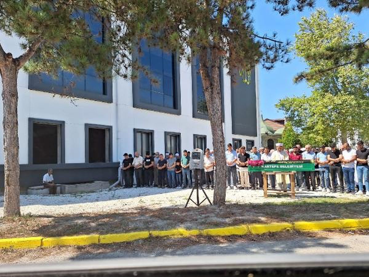 Kocaeli'de Silahlı Saldırı Sonucu Ölen Kadın Toprağa Verildi