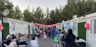 Depremzede çocuğun doğum günü kutlaması konteyner kentte yapıldı