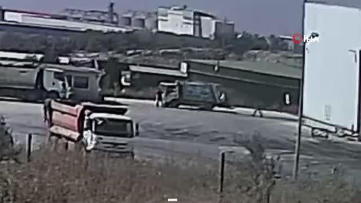 Çöp dökmeye giden belediye personeline saldırı kamerada
