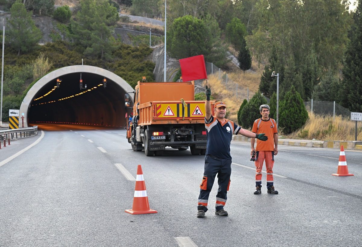 İzmir Çevre Yolu Bayraklı Tünelleri'nde Yangın Tatbikatı Gerçekleştirildi