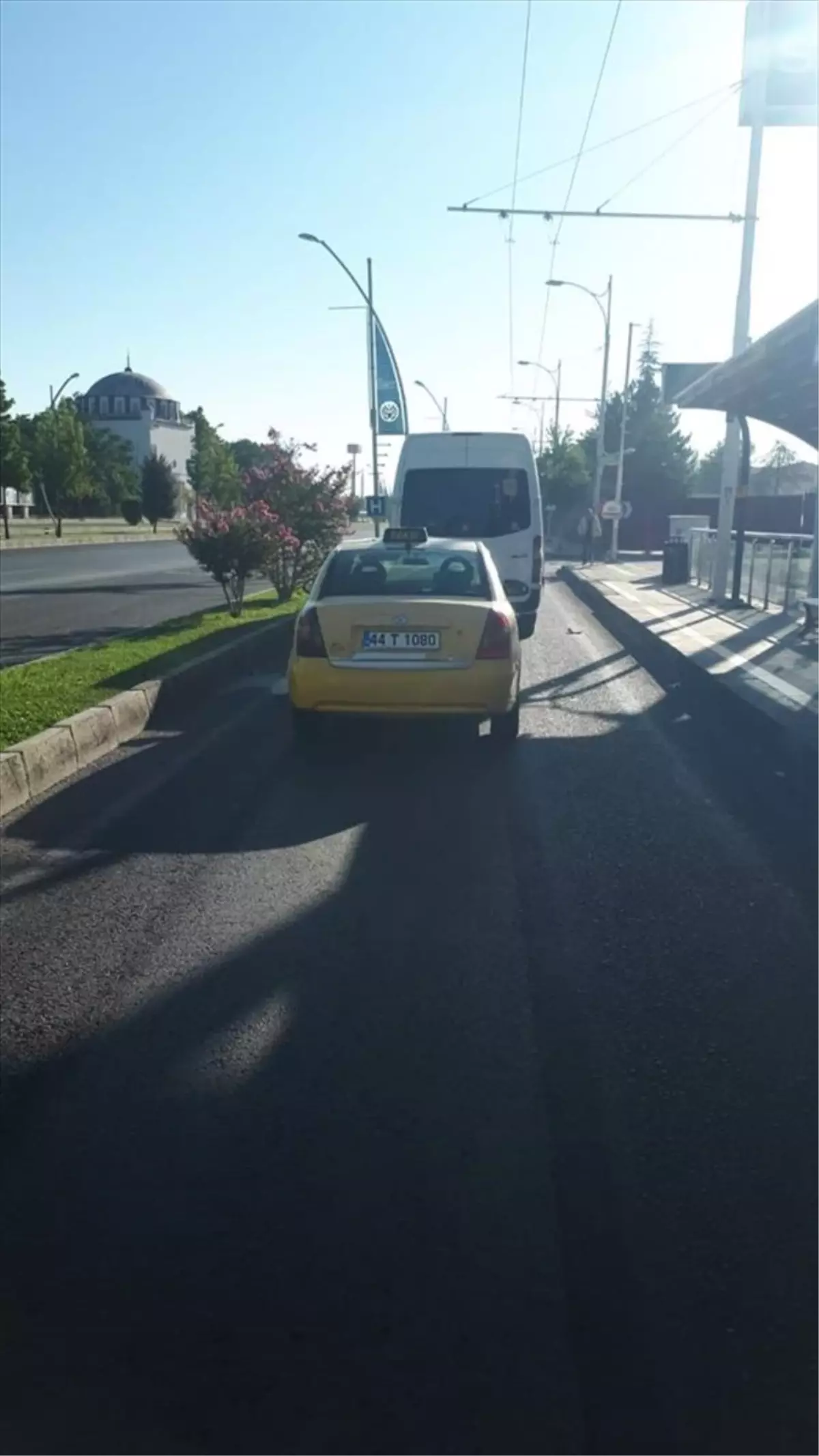 Malatya'da taksi ile minibüsün çarpışması sonucu 5 kişi yaralandı