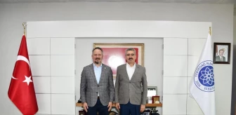 Belediye Başkanı Hüseyin Uzunlar, Meclis Üyesi Metin Çalışkan'ı Ziyaret Etti