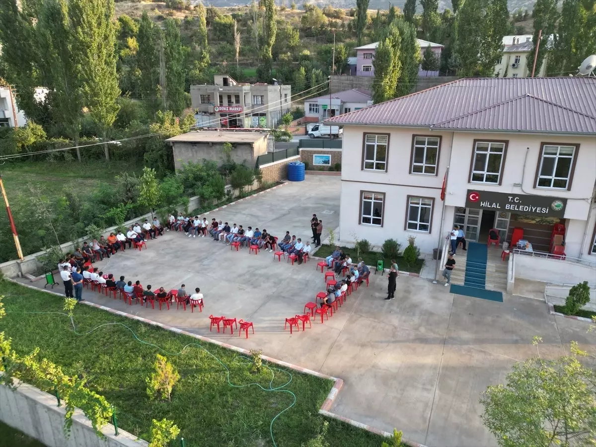 Uludere Hilal Belde Belediye Başkanı Gençlerle Buluştu