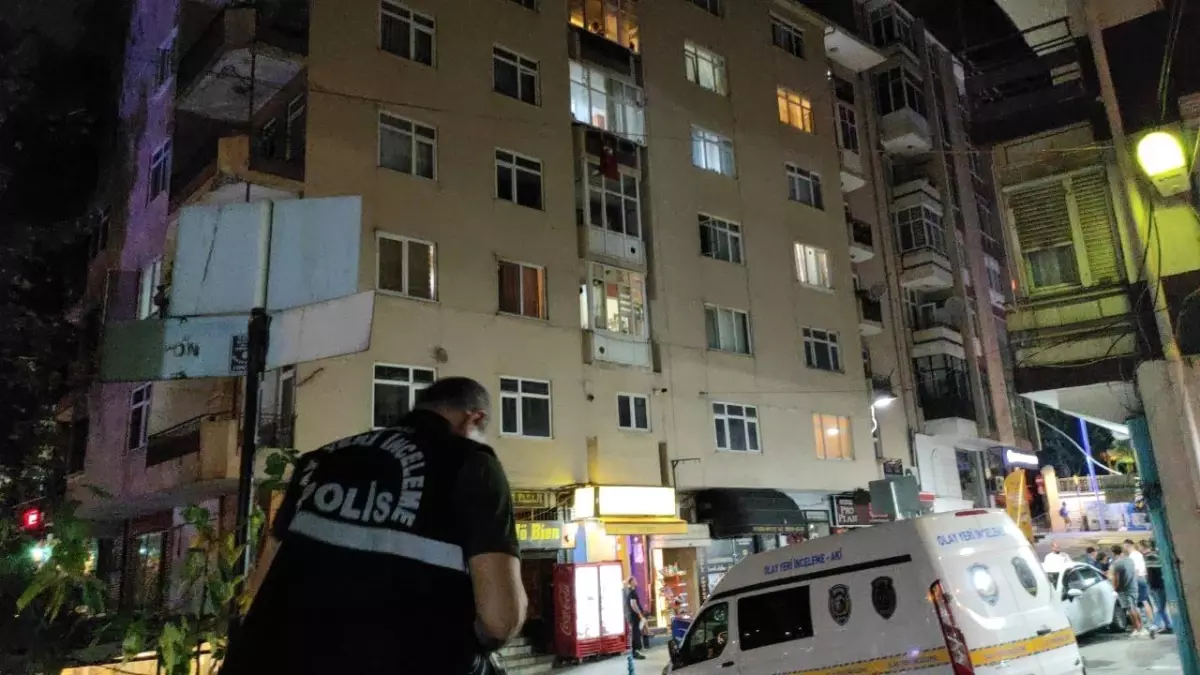İzmit'te 7 katlı binanın 5. katından düşen genç kız ağır yaralandı