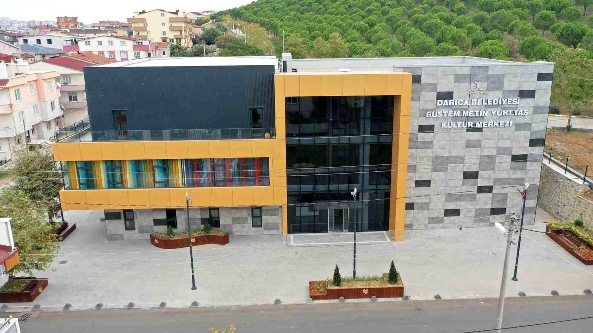 Darıca Belediyesi ile hayırsever işadamı Rüstem Metin Yurtsever işbirliğinde yapılan Halk Sağlığı ve Kültür Merkezi yarın açılıyor
