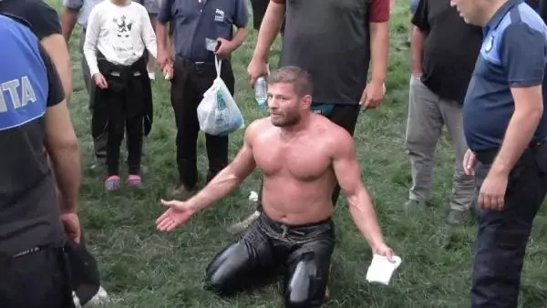 Başpehlivan İsmail Balaban hayranıyla tartıştı: Sen beni satın mı aldın kardeşim?