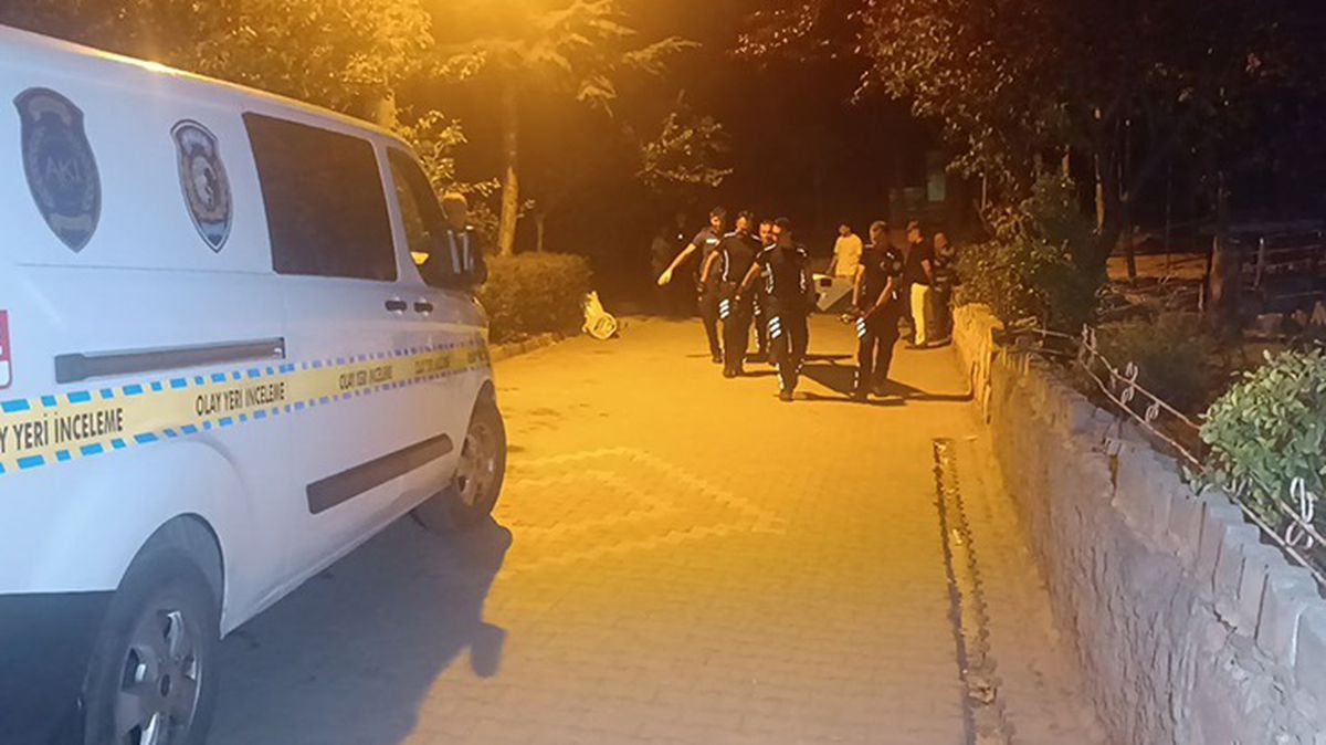 Eve geldiğinde karısıyla birlikte yakaladığı adamı tabancayla öldürdü