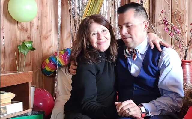 Hastane çalışanlarının çocuk kaçakçılarına satman için annesine öldü dedikleri adam 42 yıl sonra annesi ile buluştu