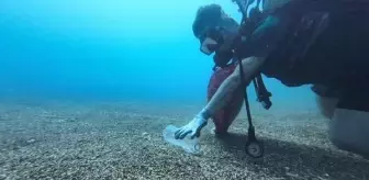 Konyaaltı Sahili'nde Deniz Dibi Kirliliği