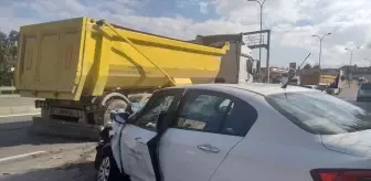 Tuzla'da Otomobil Hafriyat Kamyonuna Çarptı: 3 Yaralı