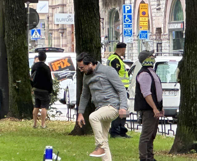 İsveç yine şaşırtmıyor! Kur'an-ı Kerim'i yakanı değil, çirkin saldırıya tepki göstereni gözaltına aldılar