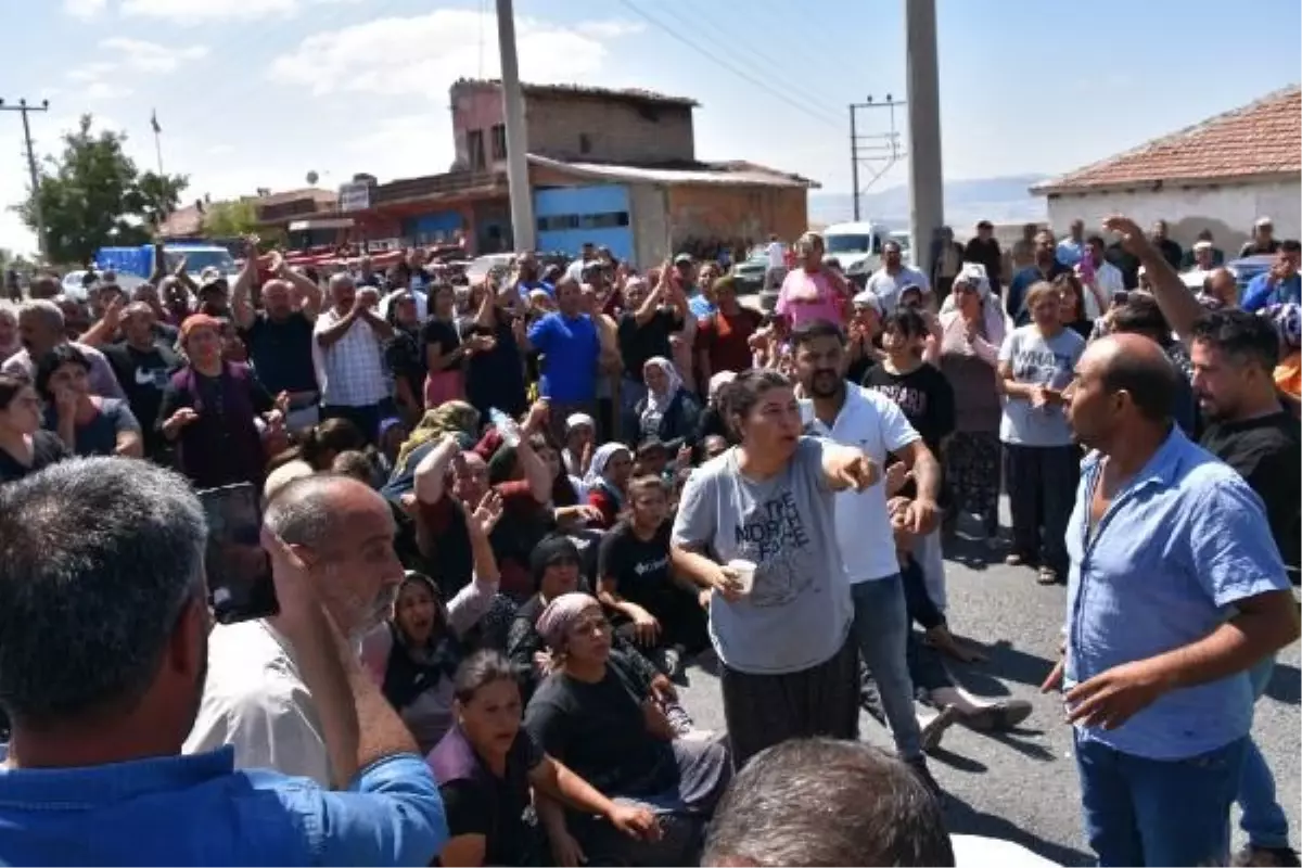 Kırıkkale'de Otobüs Kazası Sonucu Ölen Çocuğun Yakınları Bariyer ve Üst Geçit İstedi