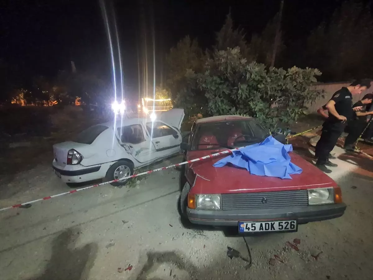 Manisa'da Otomobil Kazası: 3 Kişi Hayatını Kaybetti