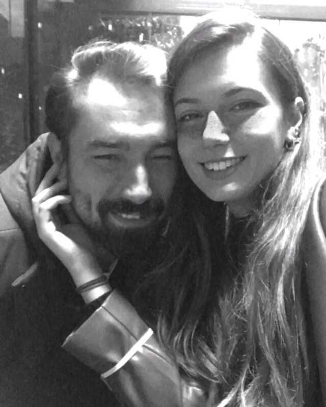 MasterChef Türkiye'nin 2022 şampiyonu Metin Yavuz evlendi, eşi güzelliğiyle büyüledi MasterChef Türkiye'nin 2022 şampiyonu Metin Yavuz evlendi, eşi güzelliğiyle büyüledi