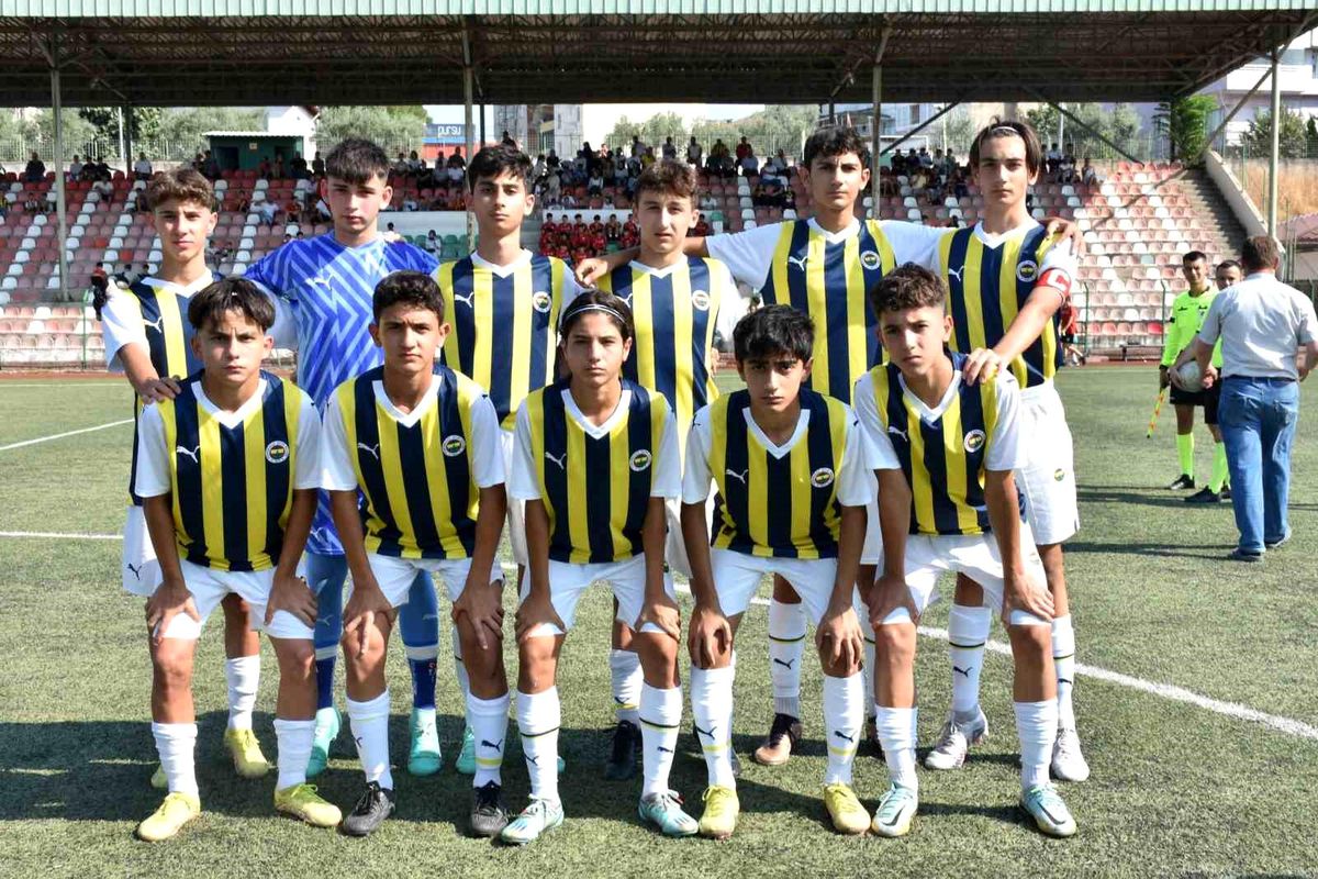 Osmaneli'de düzenlenen U-15 Lefke Cup 2023 Turnuvası'nda ikinci gün maçları tamamlandı