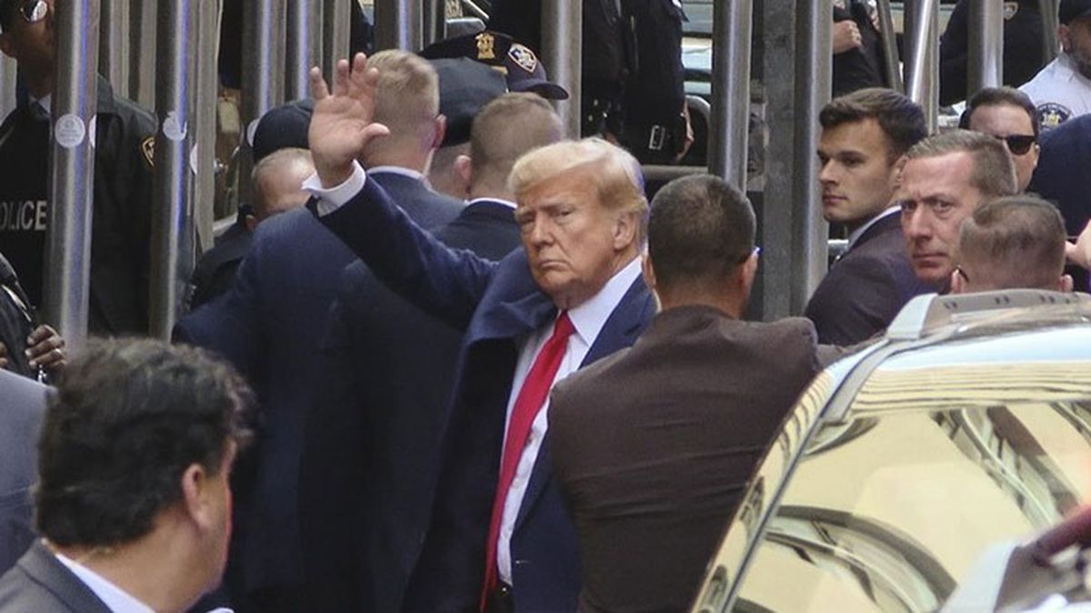 Trump'ın seçim sonuçlarını değiştirme davasında duruşma tarihi belli oldu! Ön seçimden bir gün önce hakim karşısına çıkacak