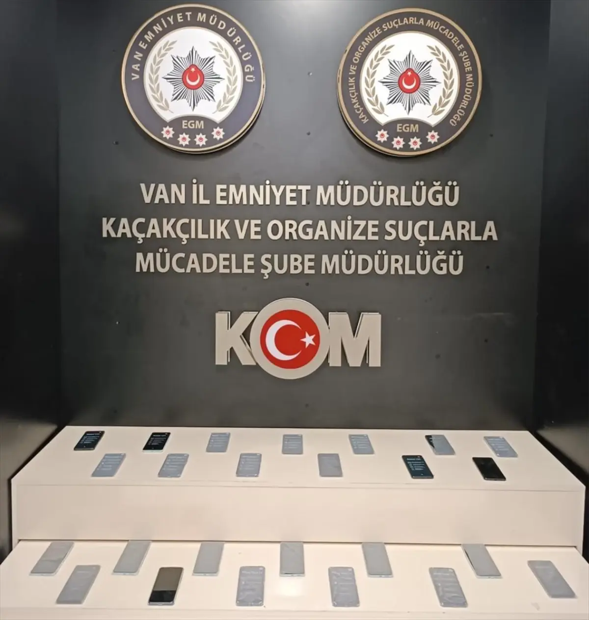Van'da Operasyonda Kaçakçılık Malzemeleri Ele Geçirildi
