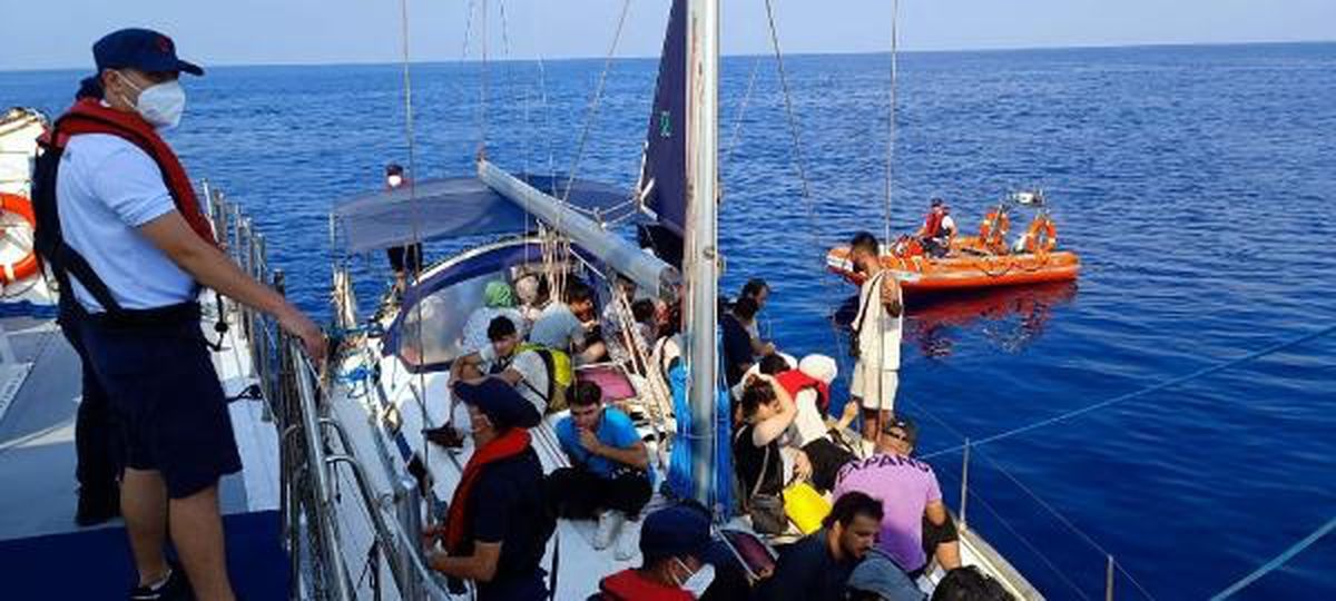 Bodrum'da Yunanistan tarafından geri itilen 118 kaçak göçmen kurtarıldı