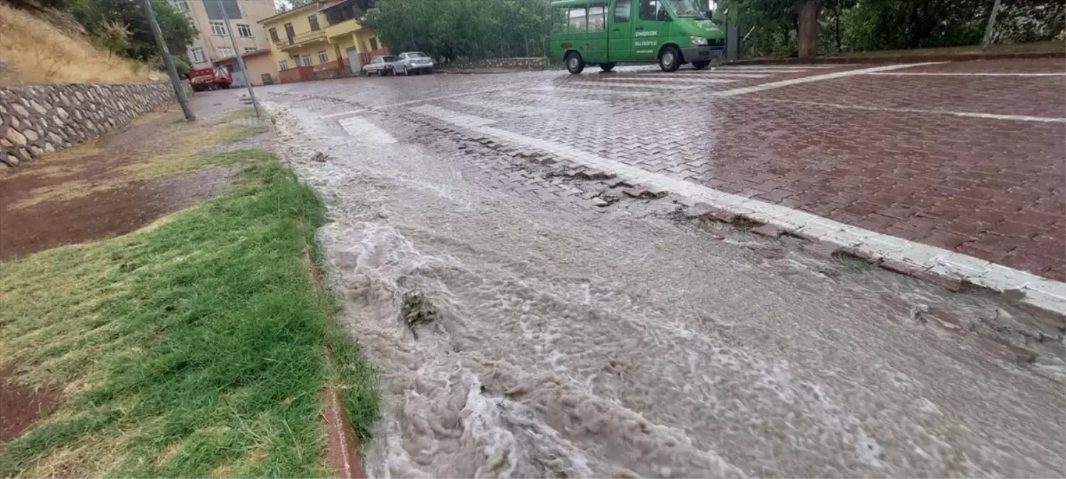Çemişgezek'te sağanak etkili oldu