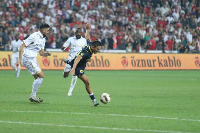 Cengiz Ünder'e 'Süper Lig'in en iyi yerlisi kim?' diye soruldu! Hiç düşünmeden cevap verdi Cengiz Ünder'e 'Süper Lig'in en iyi yerlisi kim?' diye soruldu! Hiç düşünmeden cevap verdi