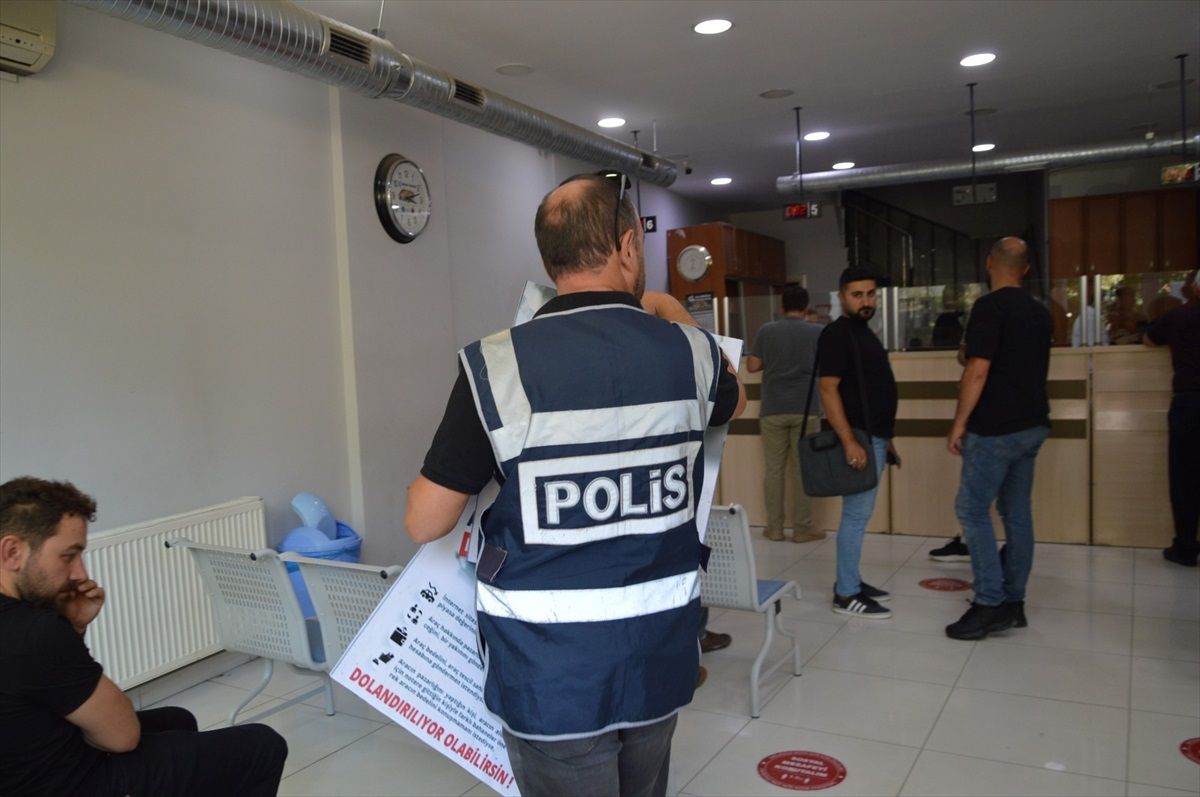 Çorum'da ikinci el araç dolandırıcılığına karşı uyarı afişleri asıldı