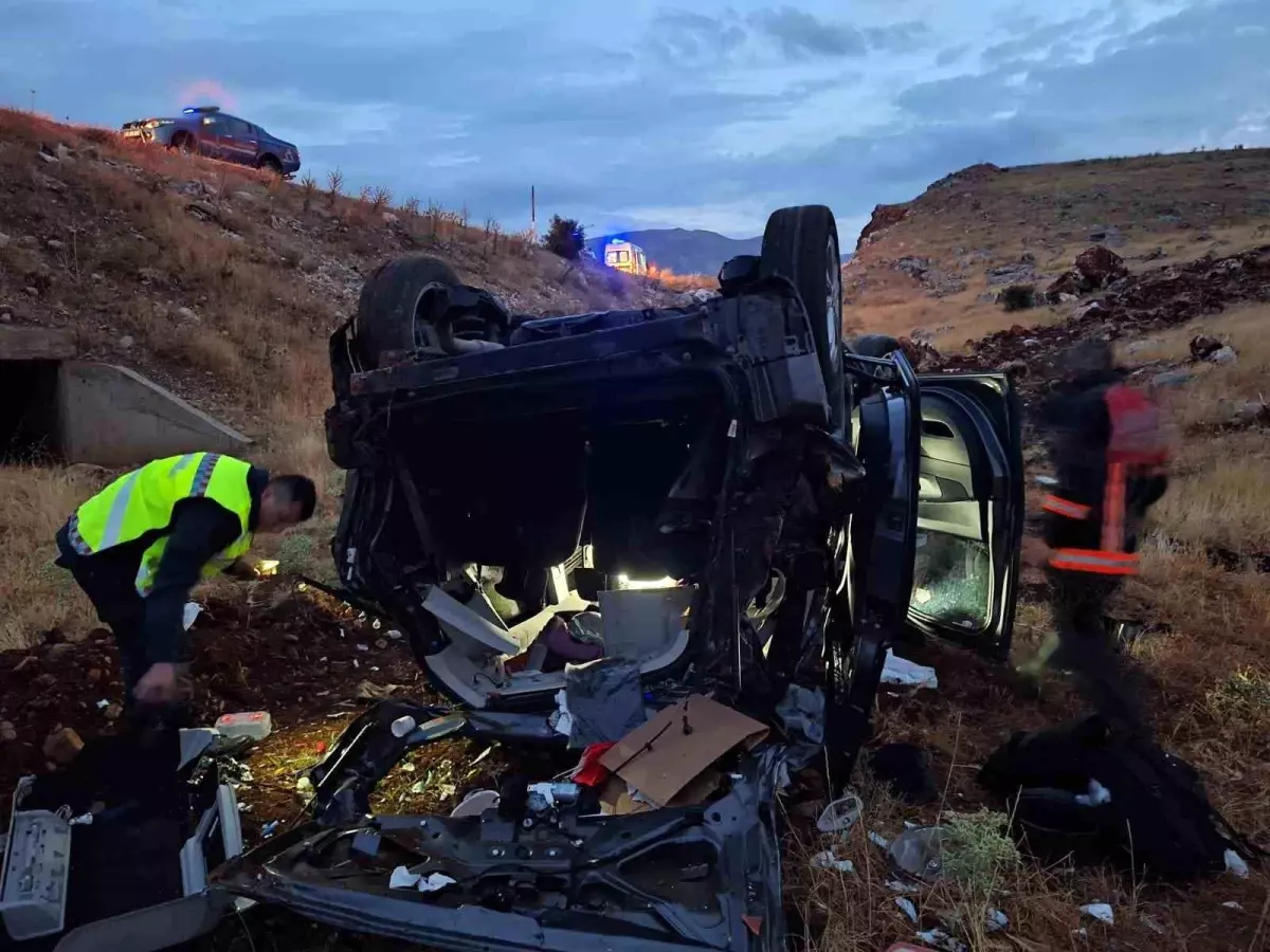 Malatya'da Otomobil Şarampole Yuvarlandı: Sürücü Yaralandı