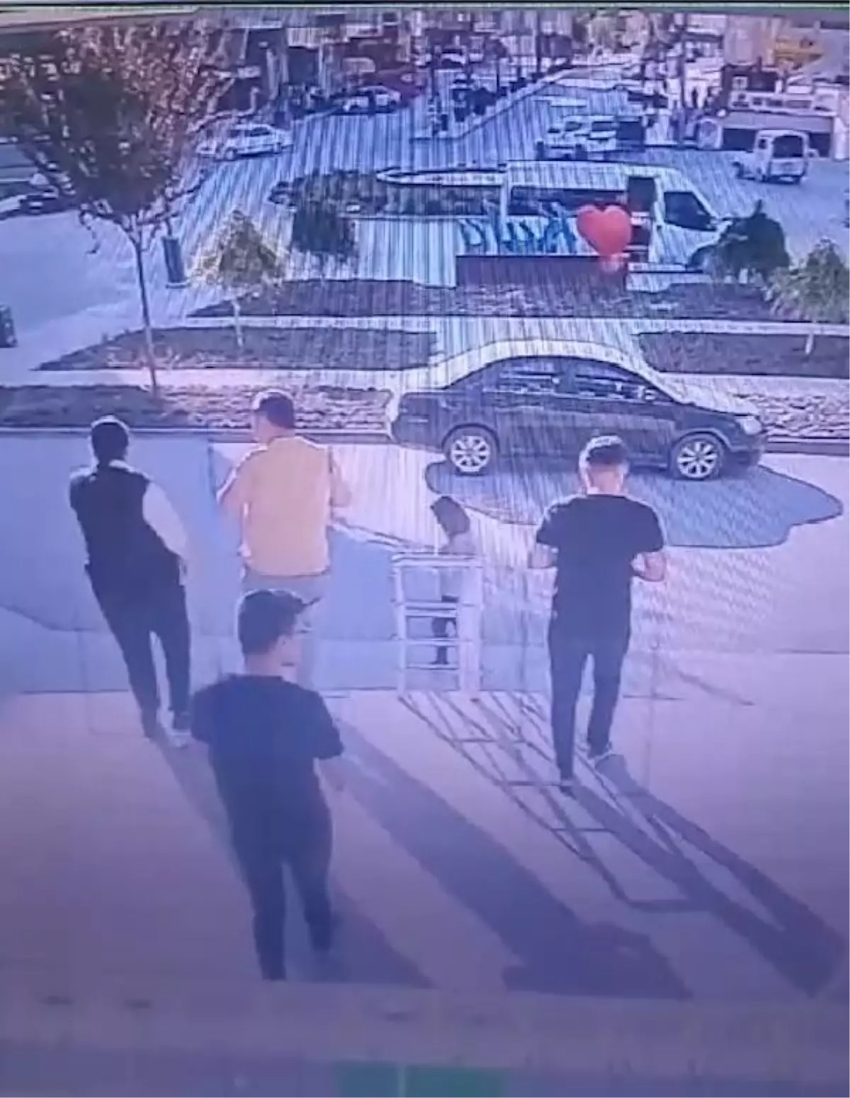 Kulu'da meydana gelen deprem anı güvenlik kamerasında