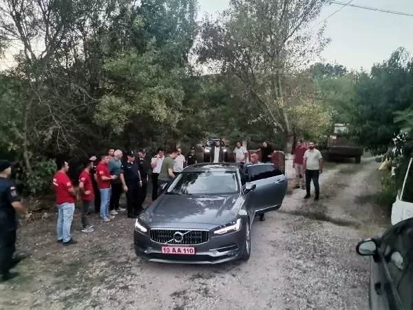 Esrarengiz bir şekilde ortadan kaybolan ekonomist Korhan Berzeg'in köpeği 'Tina', aile dostunun evinin yakınında bulundu Esrarengiz bir şekilde ortadan kaybolan ekonomist Korhan Berzeg'in köpeği 'Tina', aile dostunun evinin yakınında bulundu