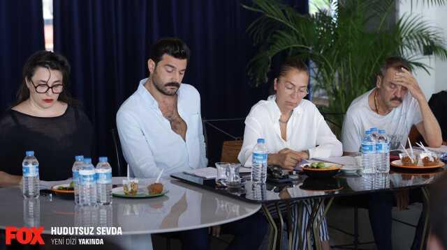 Kurtlar Vadisi ekibinden yeni dizi! Ünlü isimlerin yer aldığı Hudutsuz Sevda'dan ilk fragman geldi Kurtlar Vadisi ekibinden yeni dizi! Ünlü isimlerin yer aldığı Hudutsuz Sevda'dan ilk fragman geldi