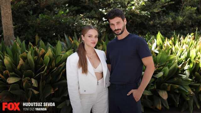 Kurtlar Vadisi ekibinden yeni dizi! Ünlü isimlerin yer aldığı Hudutsuz Sevda'dan ilk fragman geldi Kurtlar Vadisi ekibinden yeni dizi! Ünlü isimlerin yer aldığı Hudutsuz Sevda'dan ilk fragman geldi