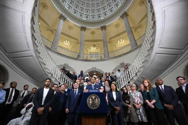 New York'ta bir ilke imza atıldı! Belediye Başkanı duyurdu: Cuma namazı vaktinde megafondan ezan okunabilecek